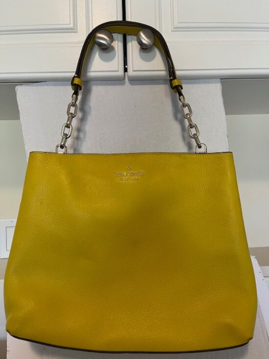 kate spade Handbags - Kate Spade New York chain shoulder bag.